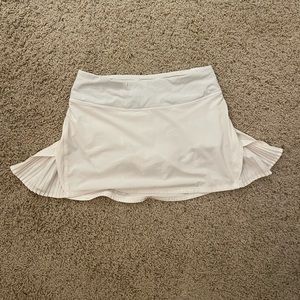 LULULEMON tennis skirt SIZE 4 WHITE